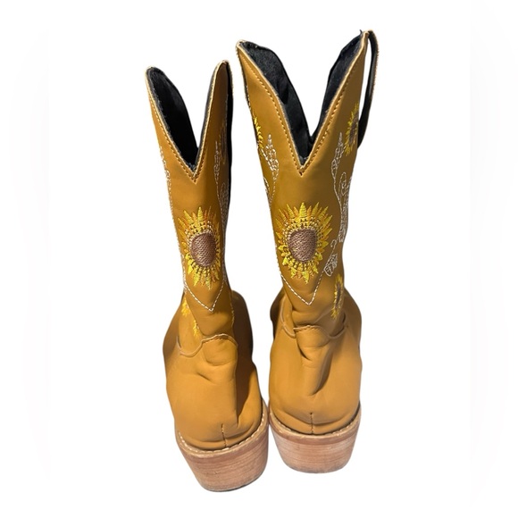 Sunflower Embroidered Cowgirl Boots - Picture 4 of 6